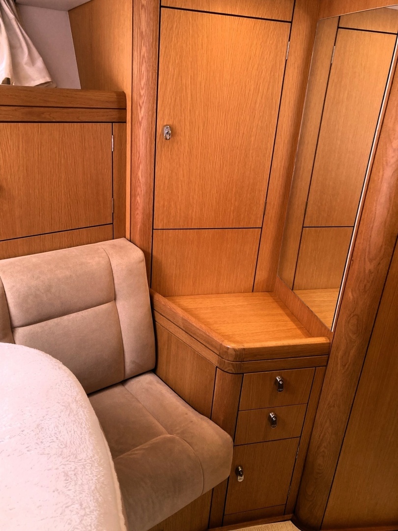Oyster 56 Deck Saloon Yacht For Sale