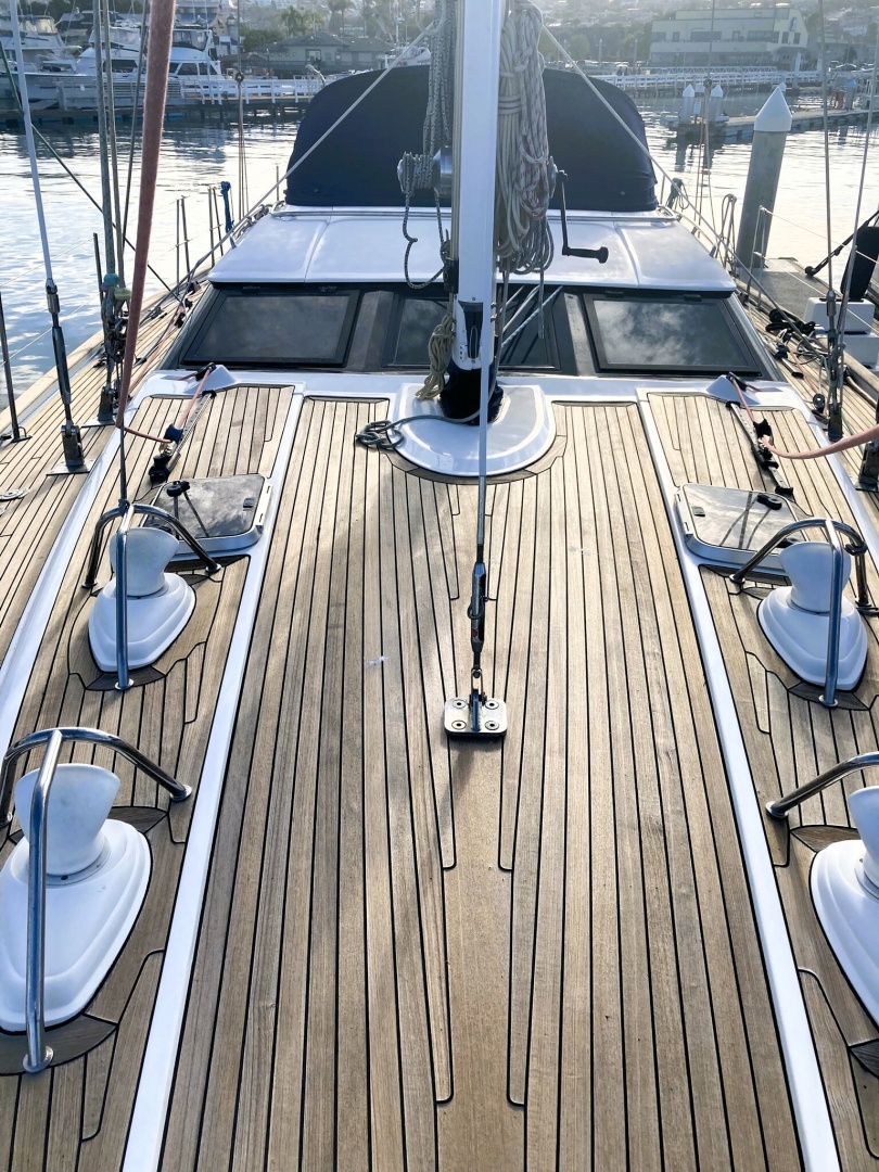 2008 Oyster 56 Deck Saloon