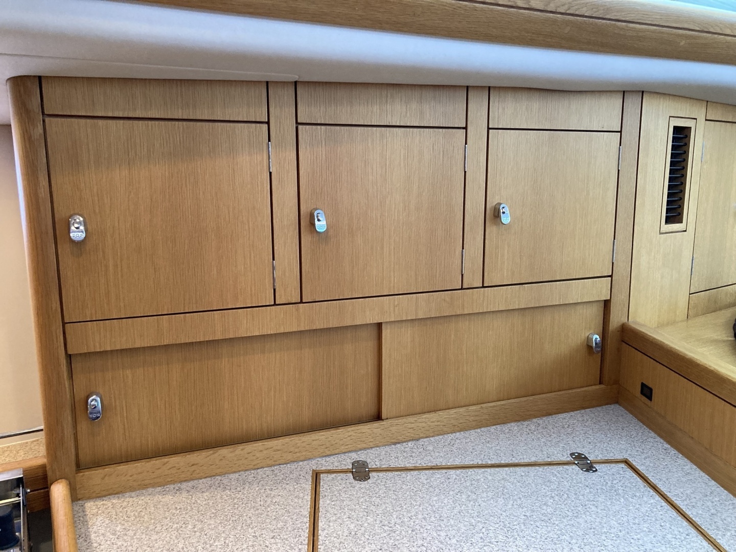 Oyster 56 Deck Saloon Yacht For Sale