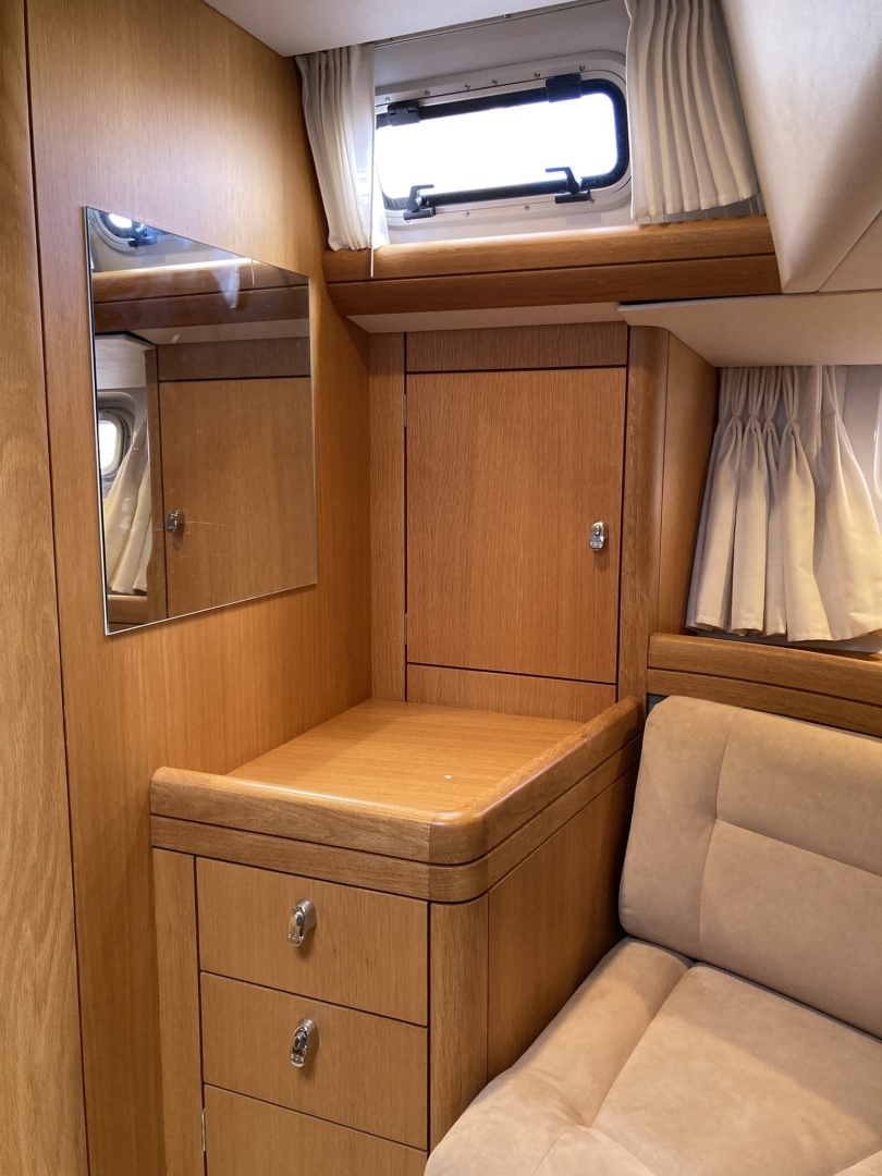 Oyster 56 Deck Saloon Yacht For Sale