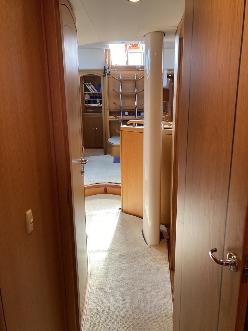 Oyster 56 Deck Saloon Yacht For Sale