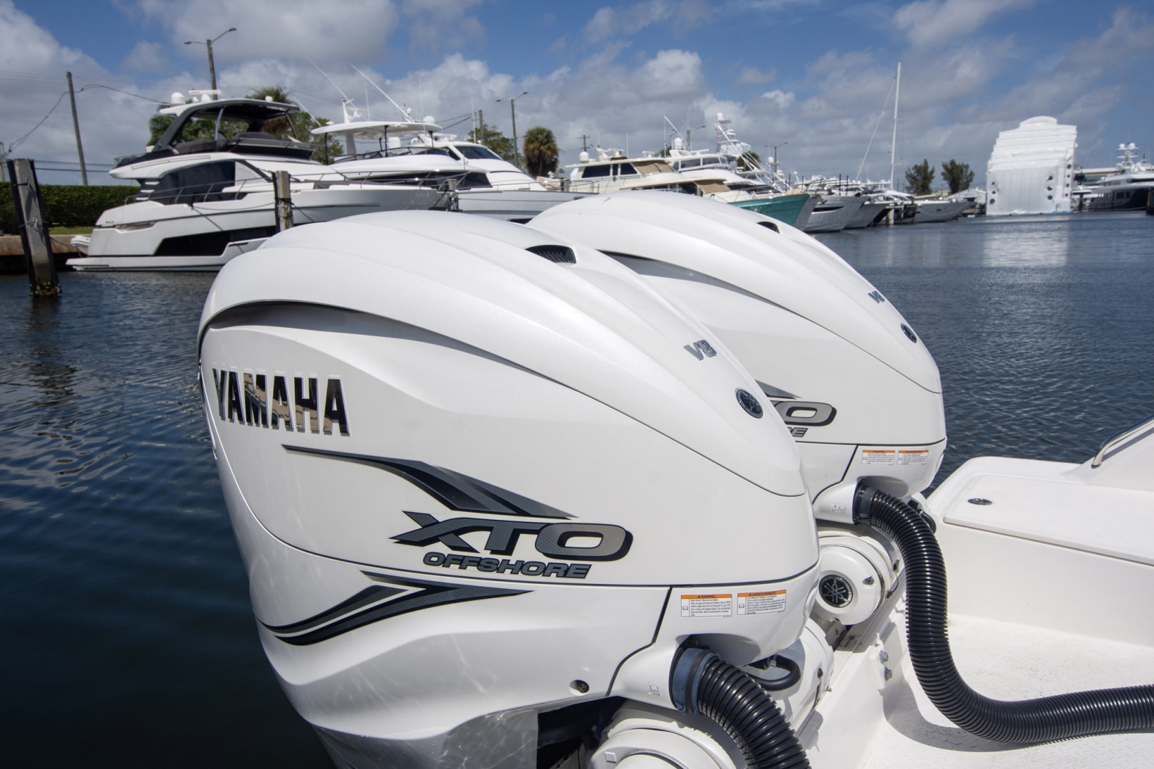 2019 Everglades 340 Dual Console