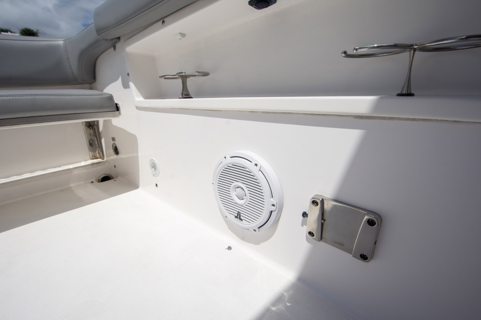 2019 Everglades 340 Dual Console