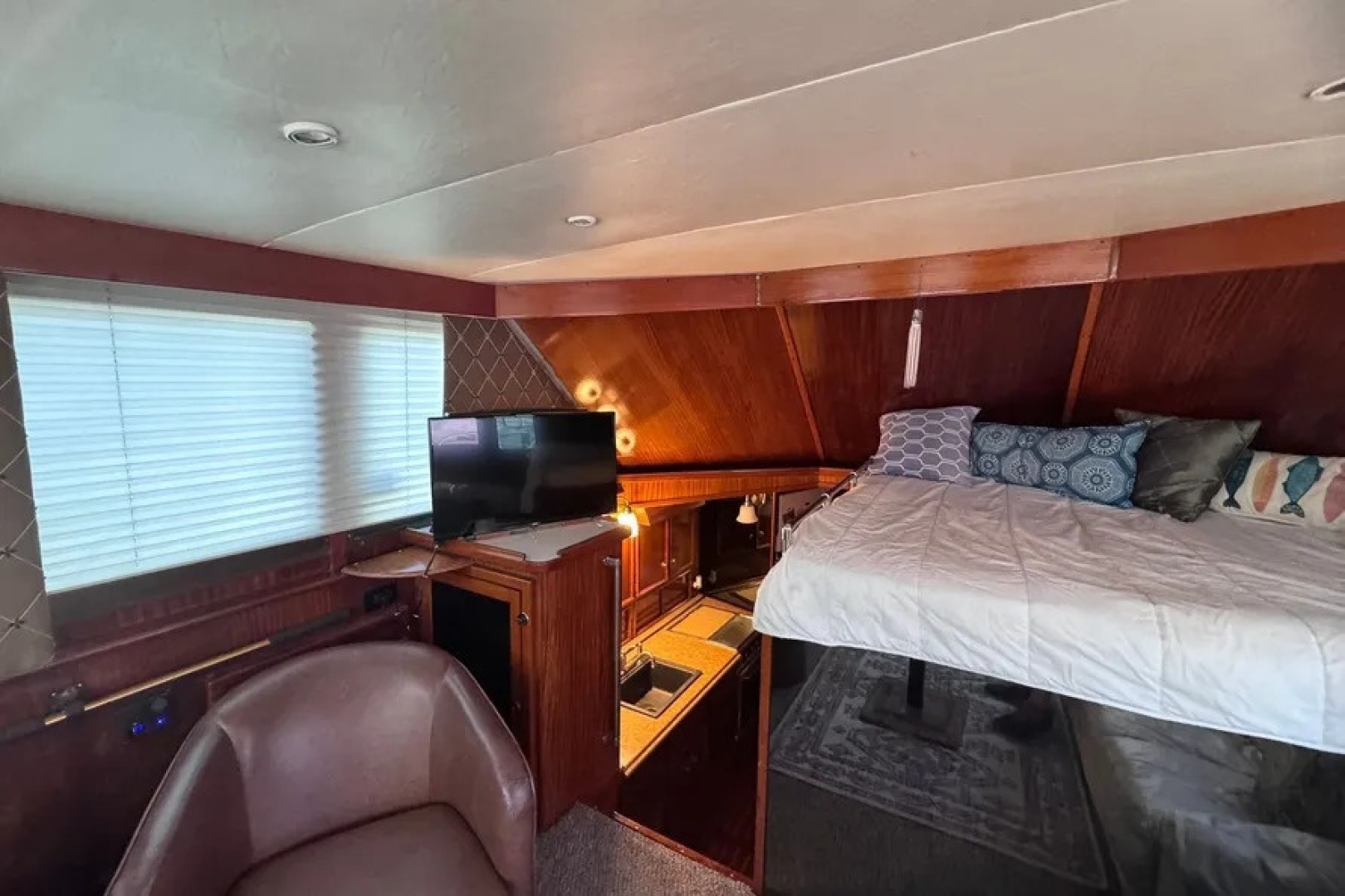 1981 Hatteras 43 Convertible