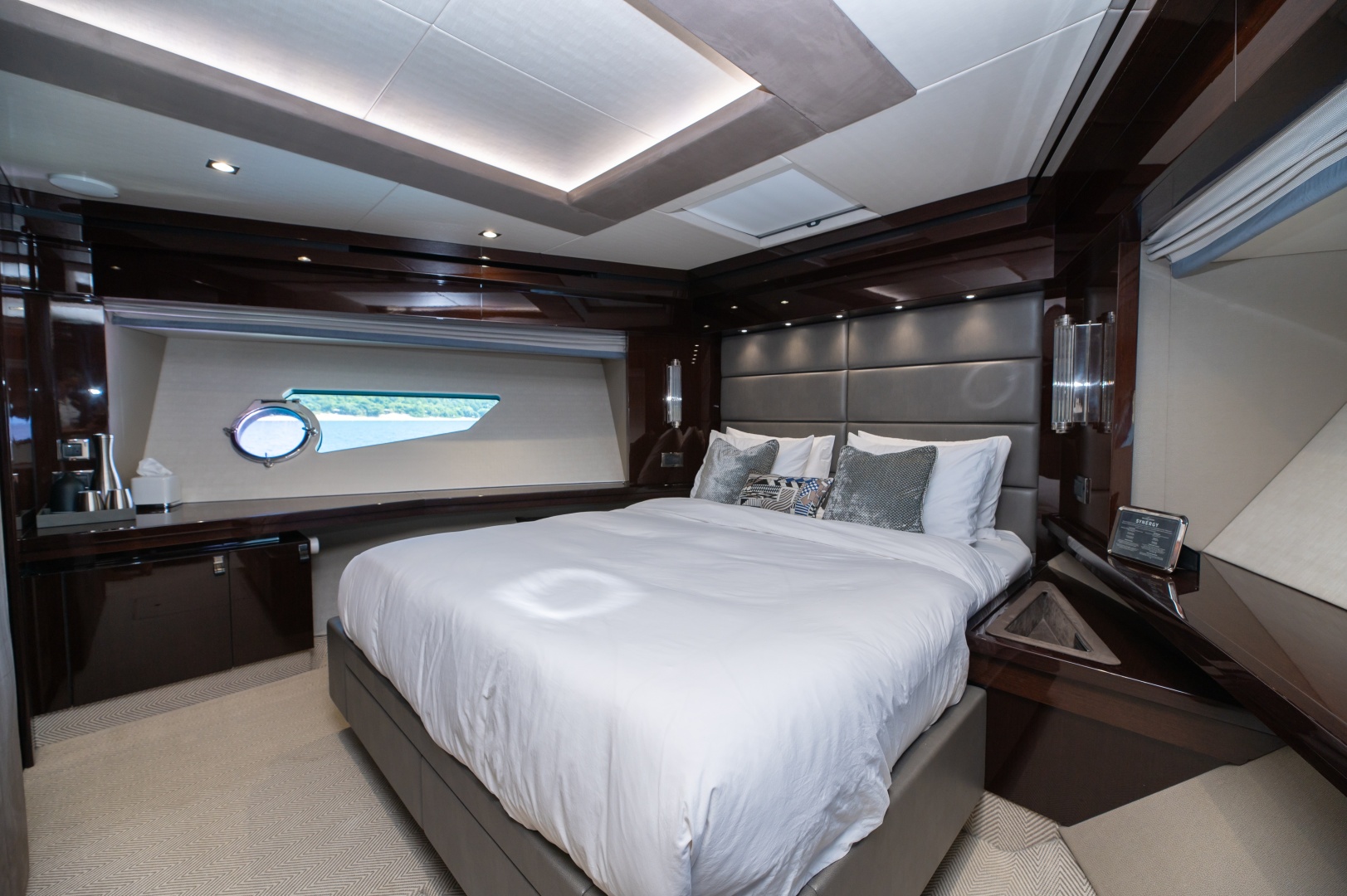 2017 Sunseeker 86 Yacht