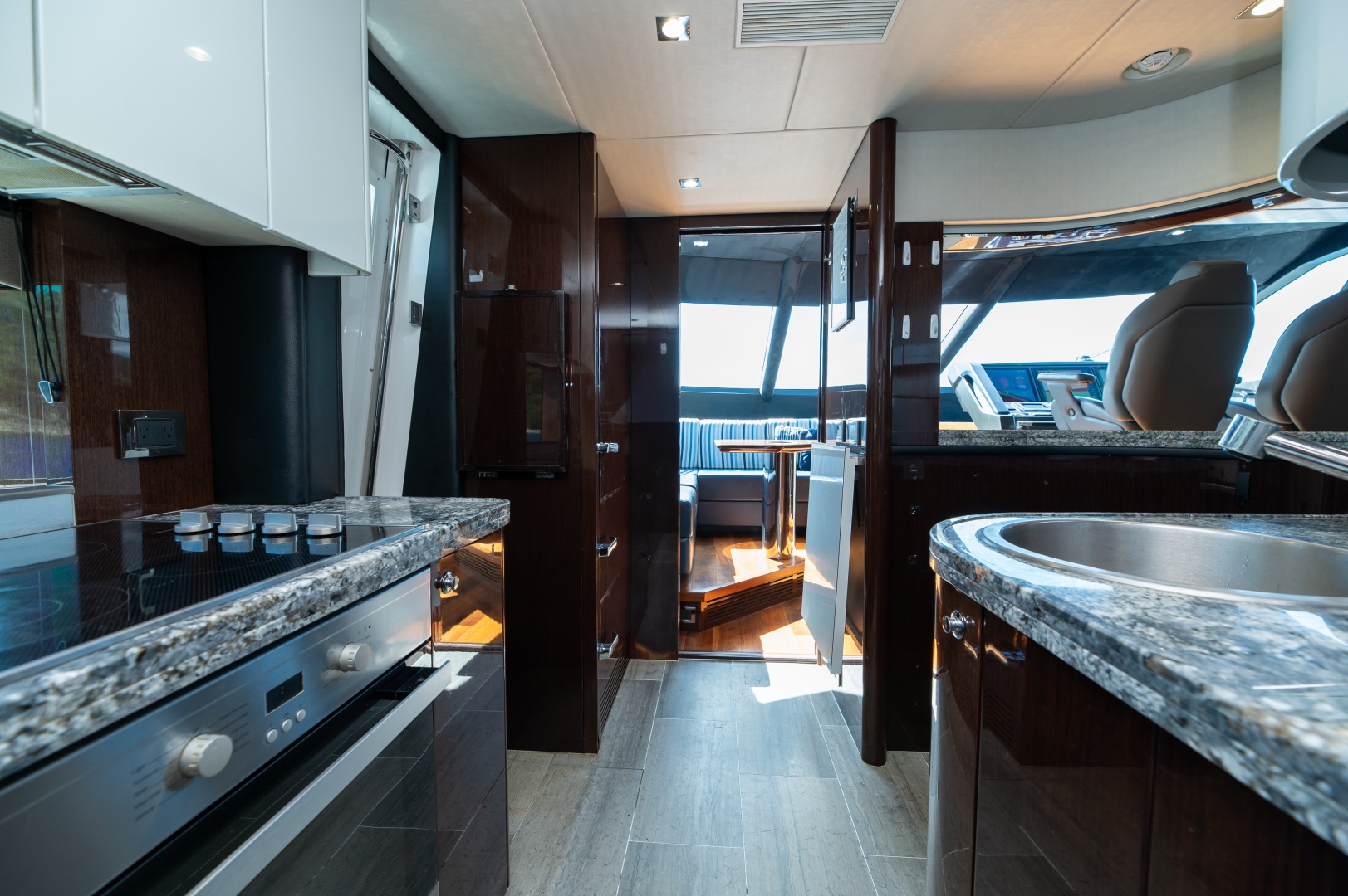 2017 Sunseeker 86 Yacht