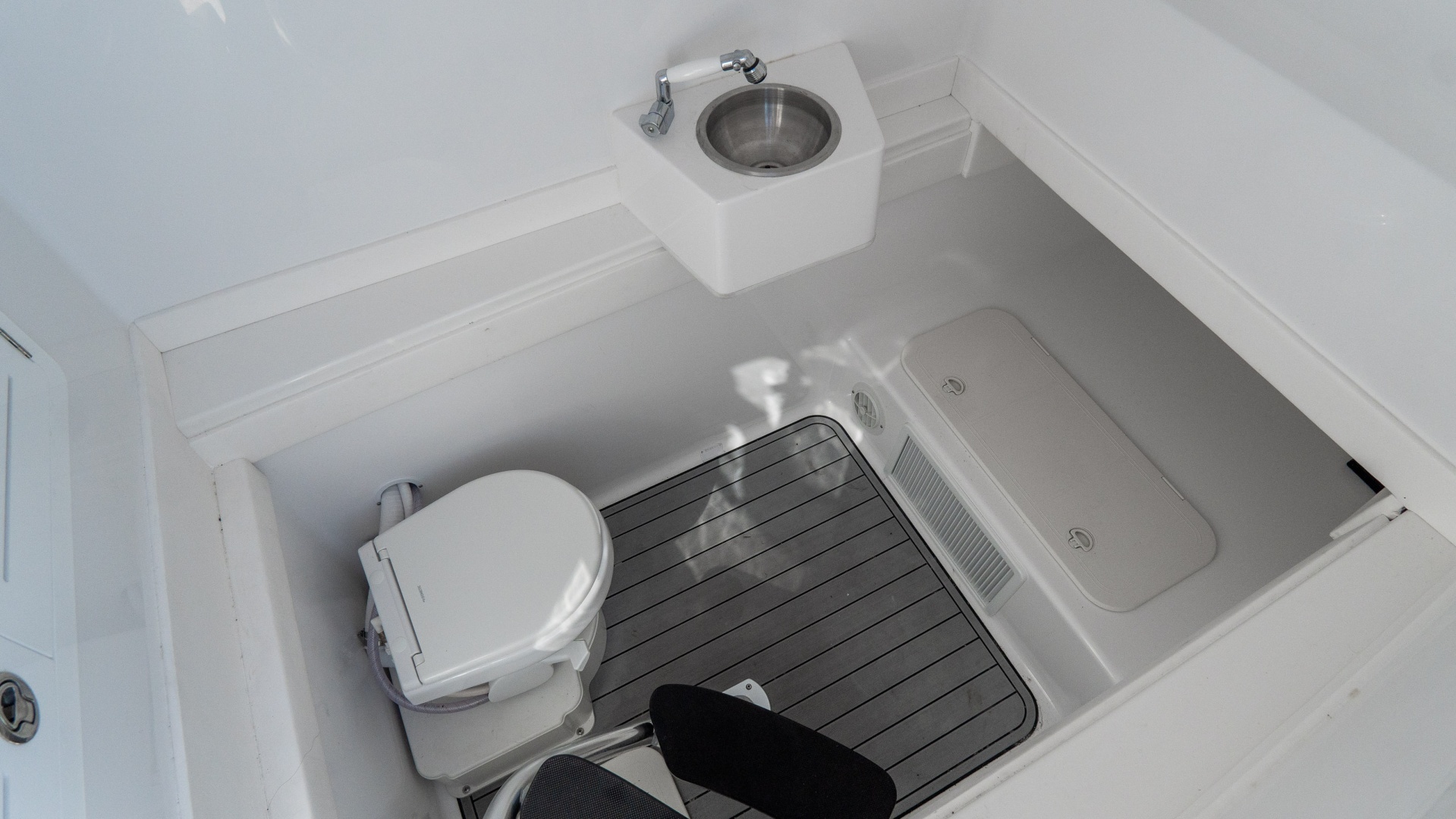 2025 Front Runner 36 CC