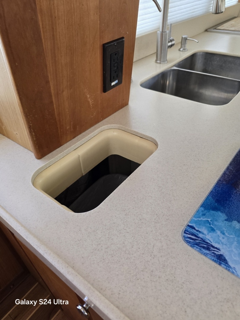 Galley Trash Receptacle