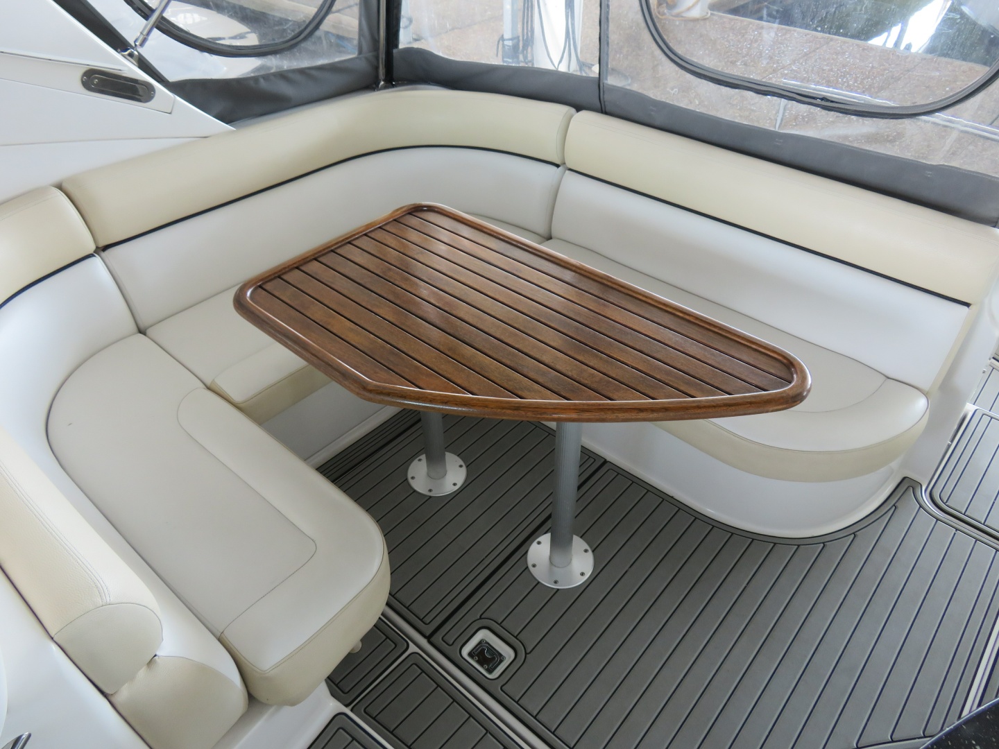 35ft Four Winns Yacht For Sale