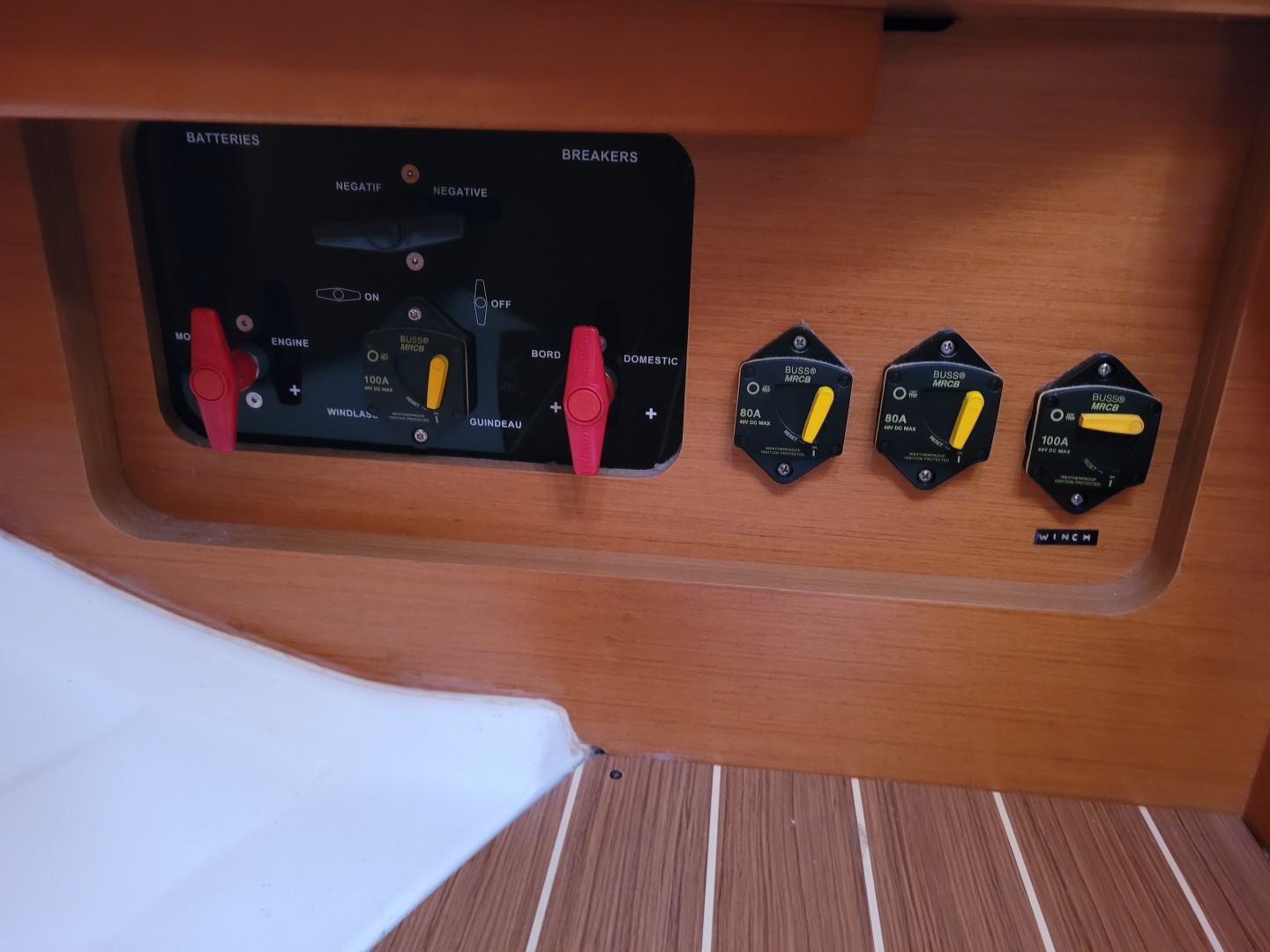 Lifeline 44ft Jeanneau Yacht For Sale