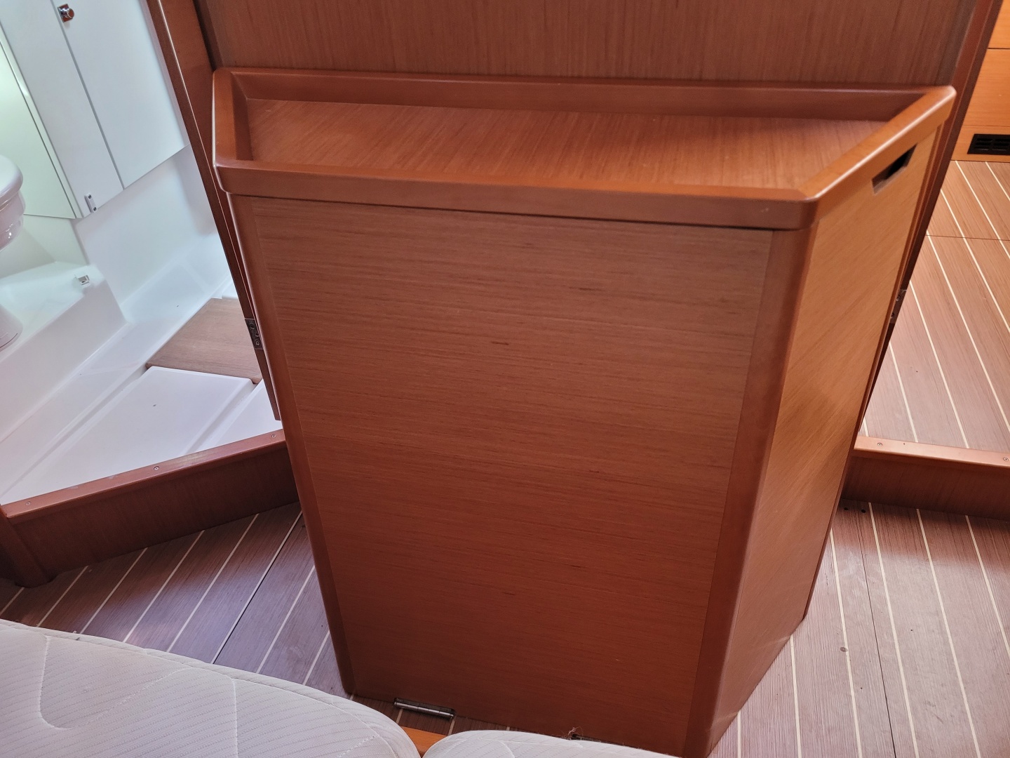 Lifeline 44ft Jeanneau Yacht For Sale