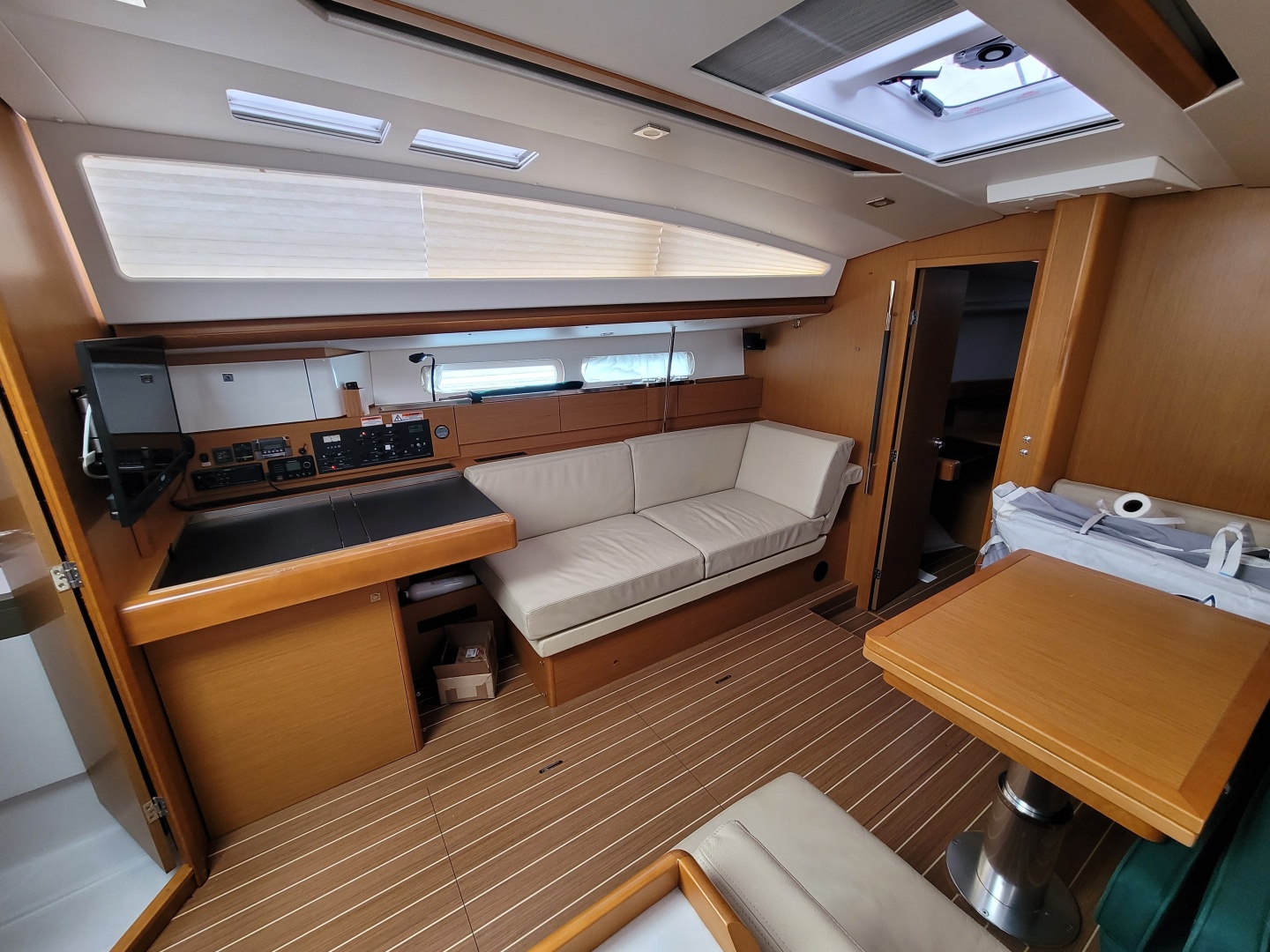 Lifeline 44ft Jeanneau Yacht For Sale