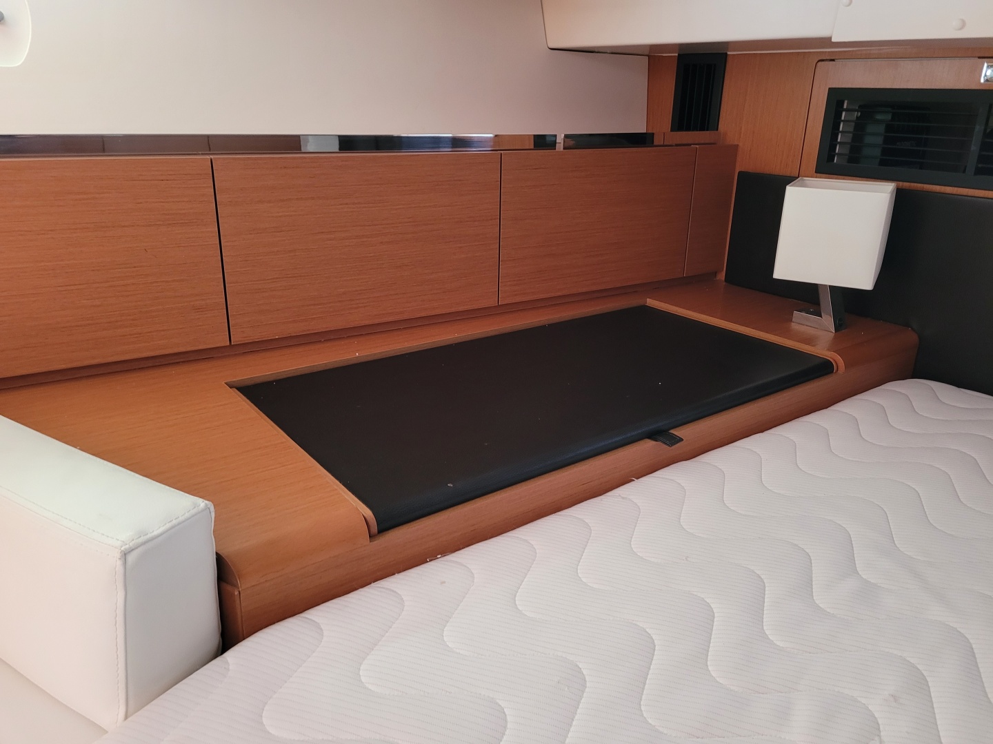 Lifeline 44ft Jeanneau Yacht For Sale