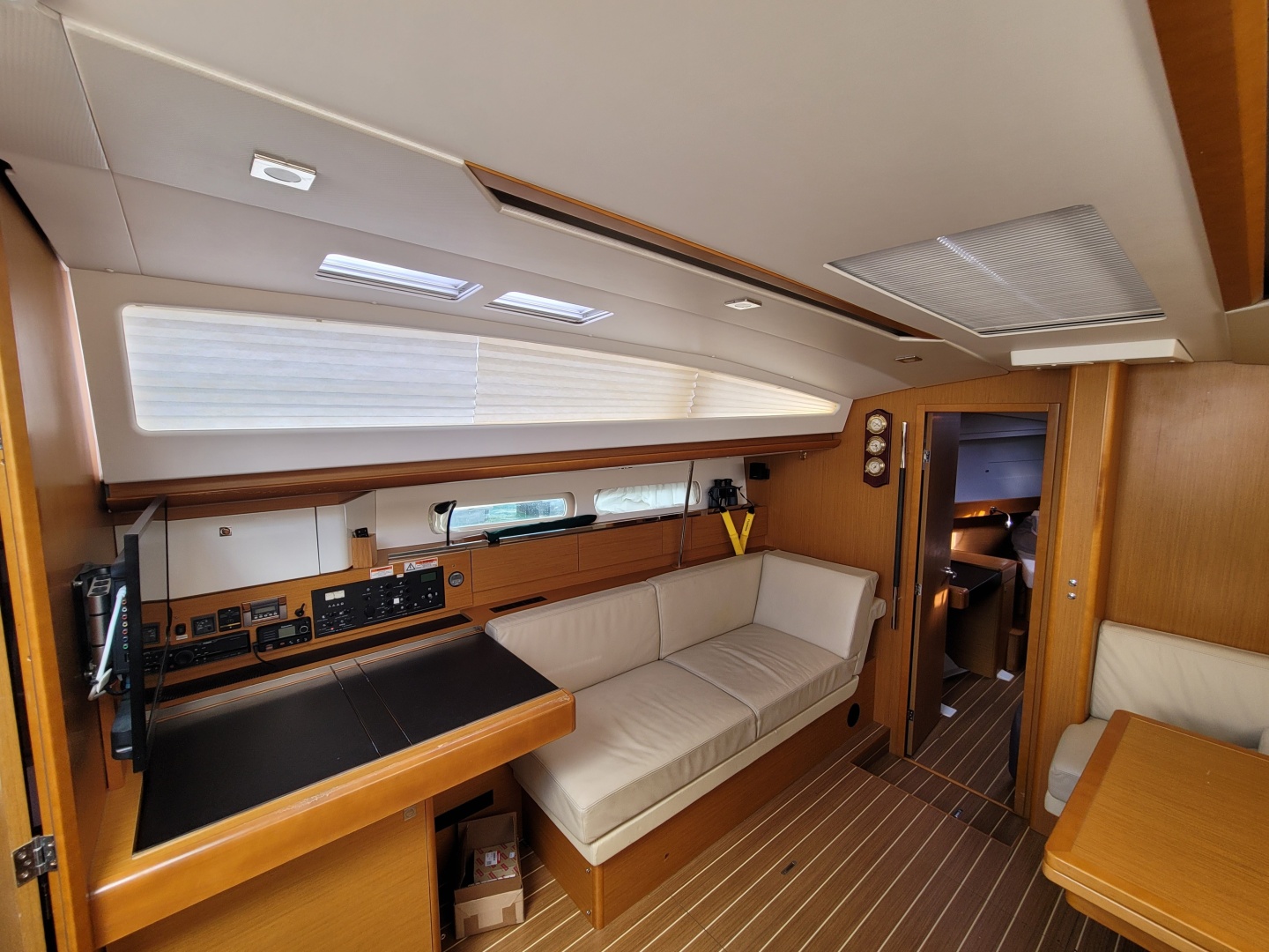 Lifeline 44ft Jeanneau Yacht For Sale