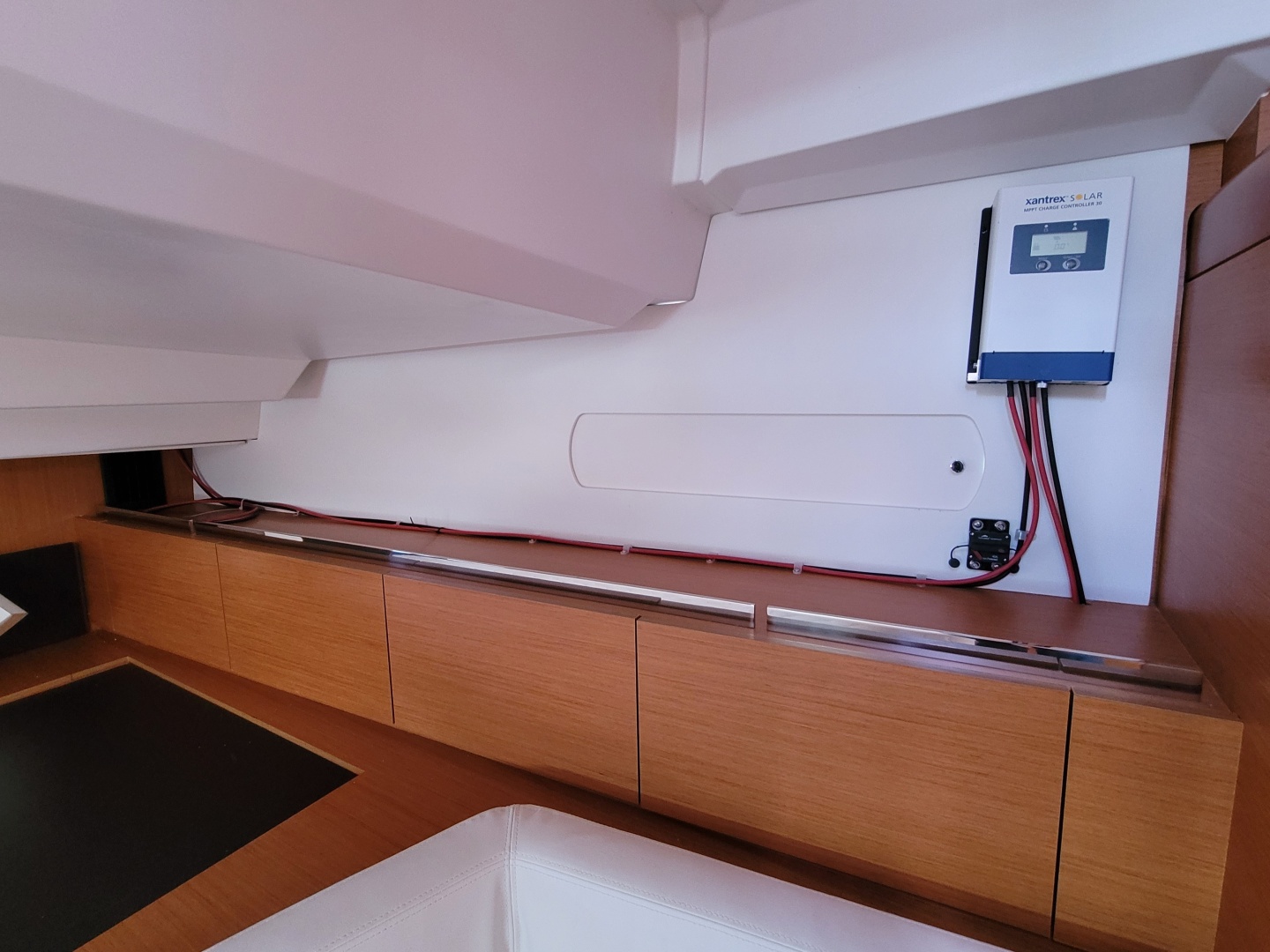 Lifeline 44ft Jeanneau Yacht For Sale