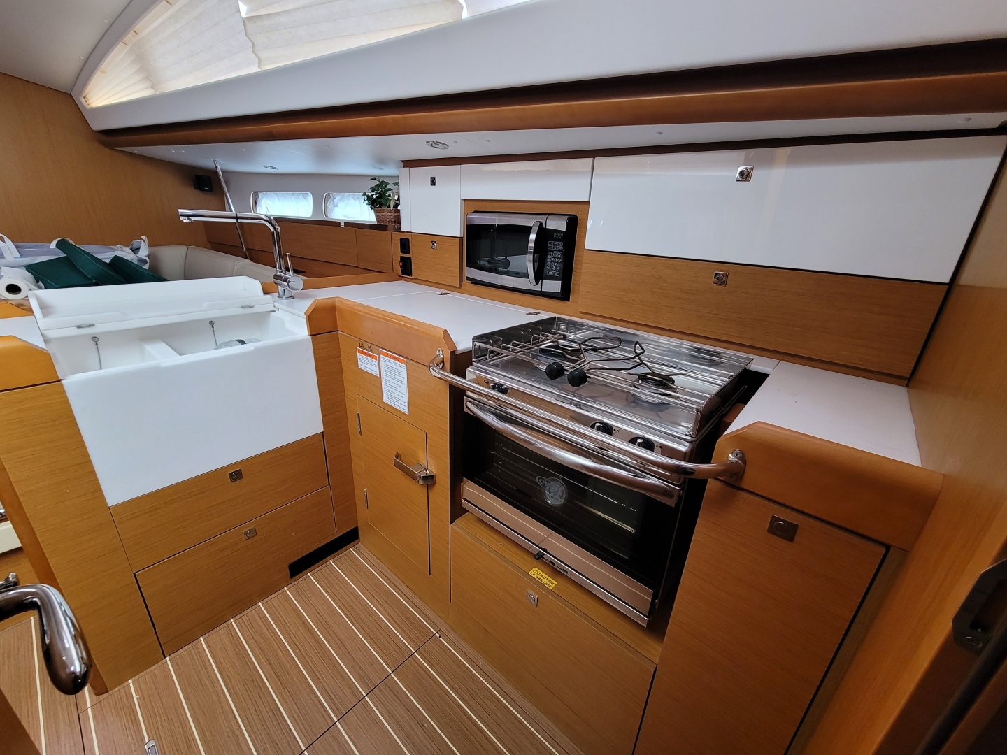 Lifeline 44ft Jeanneau Yacht For Sale