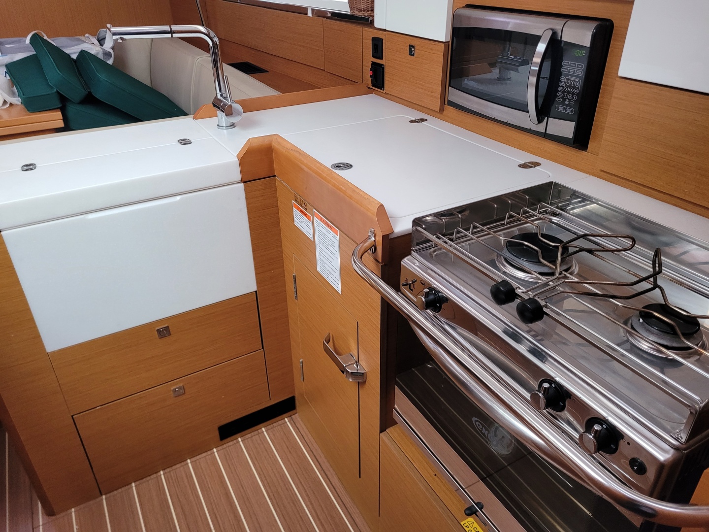 Lifeline 44ft Jeanneau Yacht For Sale