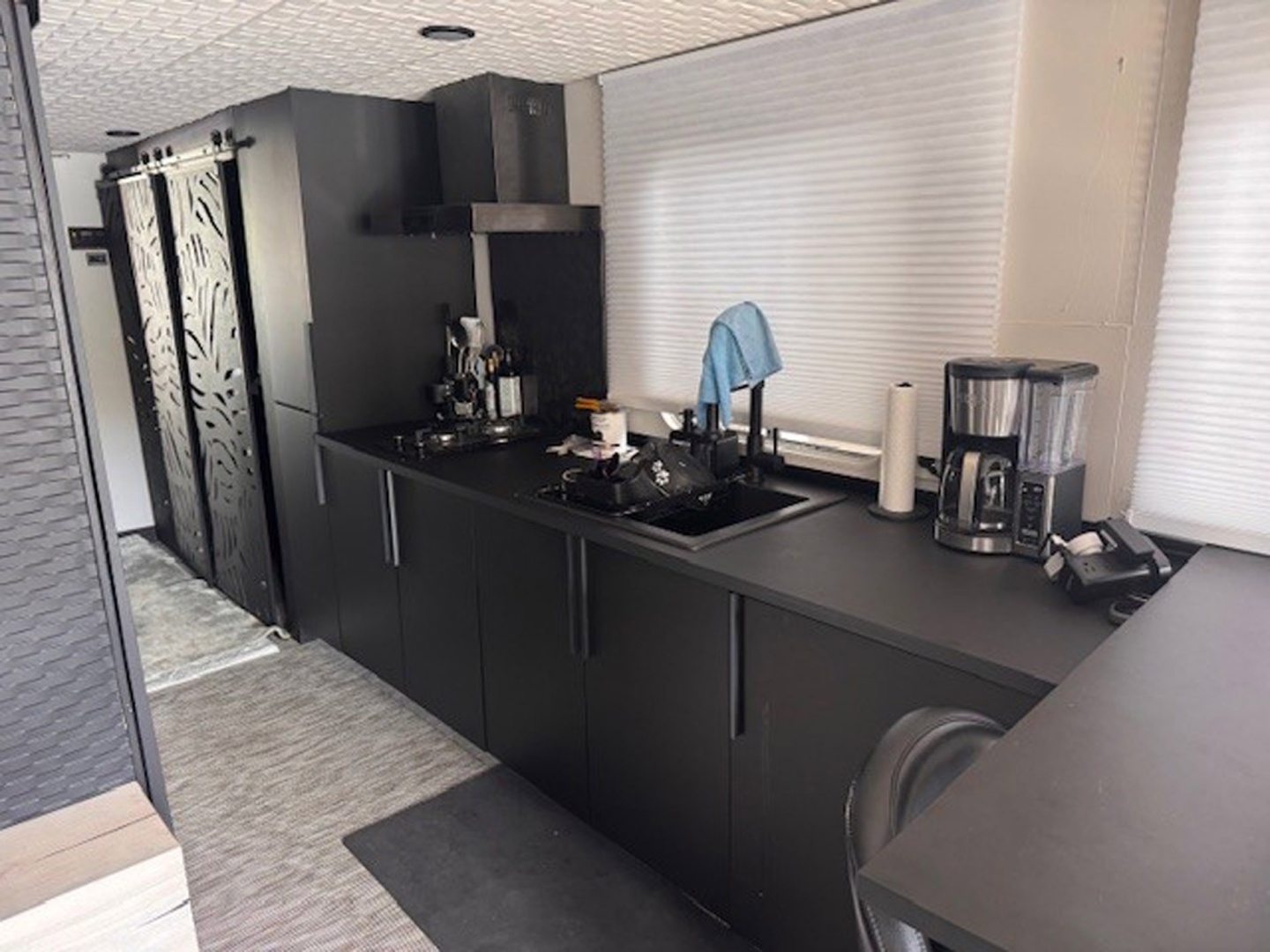 1985 Three Buoys Houseboat