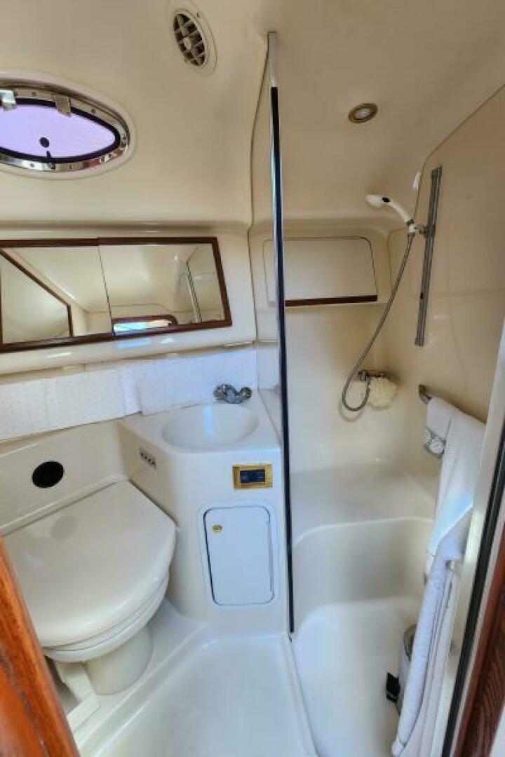 1999 Sea Ray 420 Aft Cabin