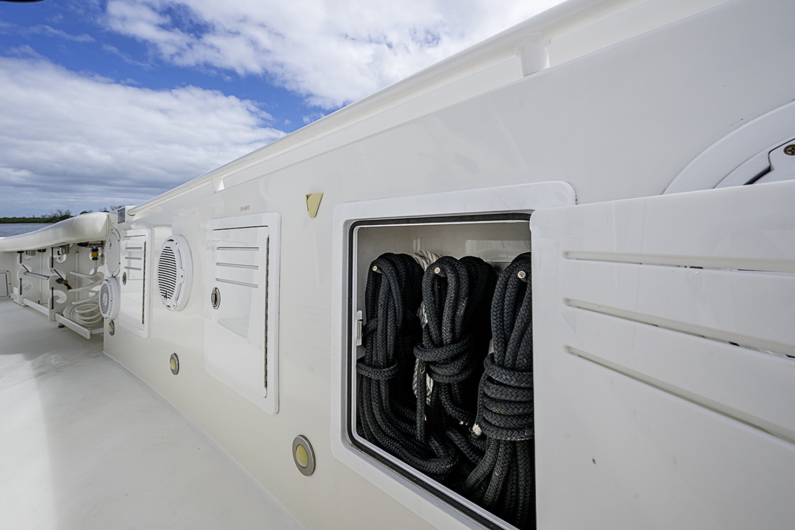 HEY MAN Repowered 2022 3 x 400hp Merc w Joystick 35ft Everglades Yacht For Sale HEY MAN Repowered 2022 3 x 400hp Merc w Joystick 35ft Everglades Yacht For Sale