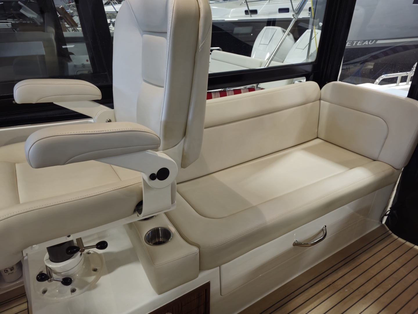 The Sunshine Crew 38ft MJM Yacht For Sale