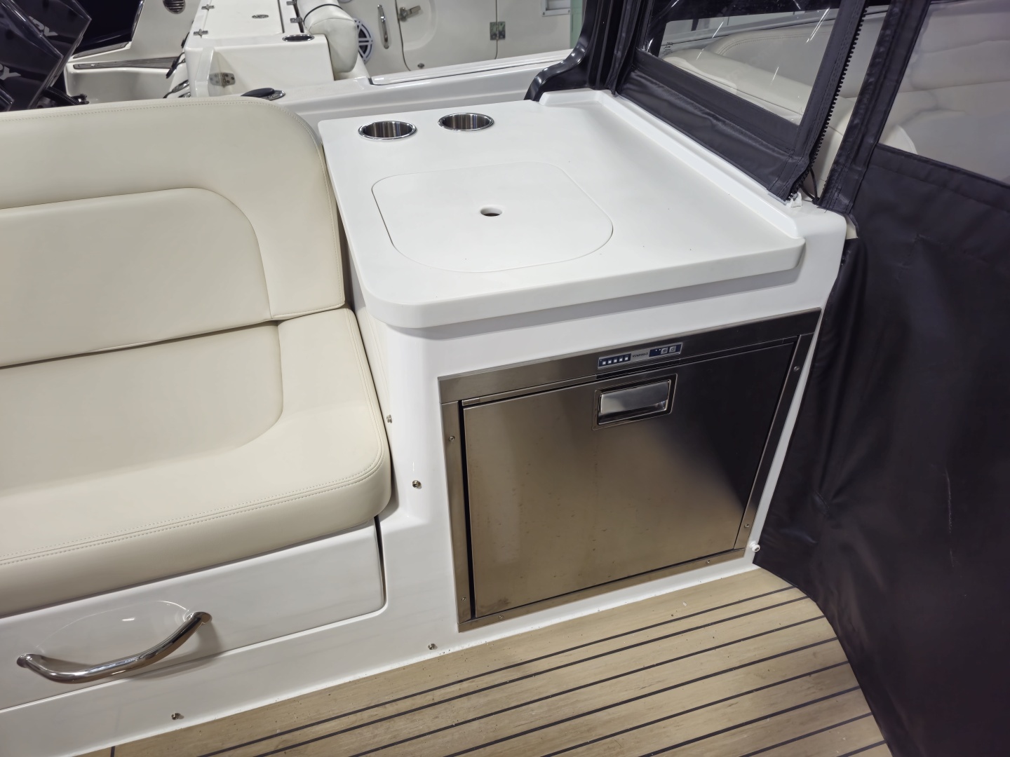 The Sunshine Crew 38ft MJM Yacht For Sale