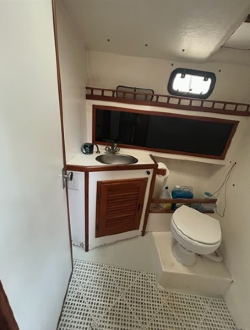 REEL EASY 35ft Eastern Yacht For Sale