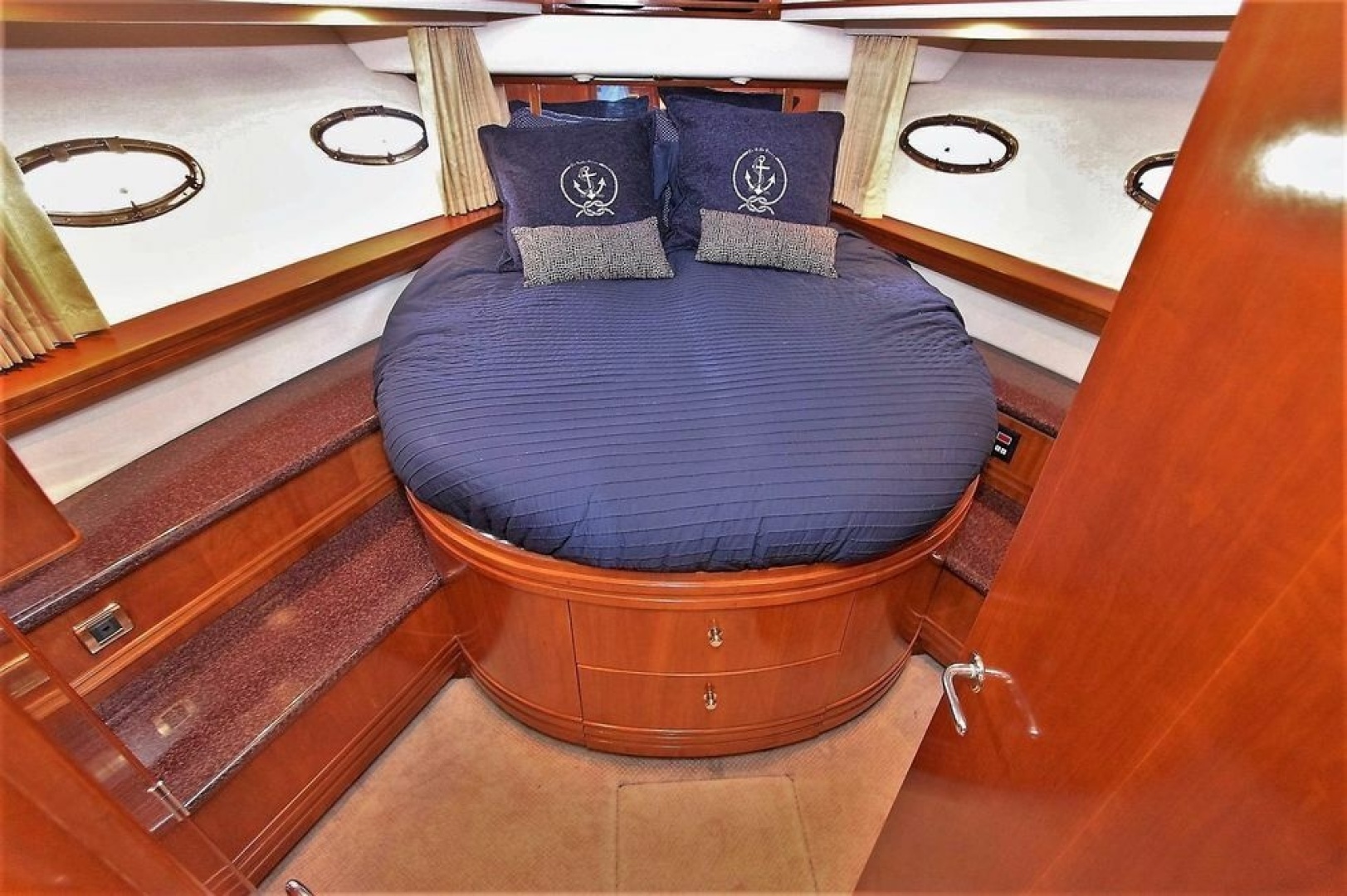 59ft Carver Yacht For Sale