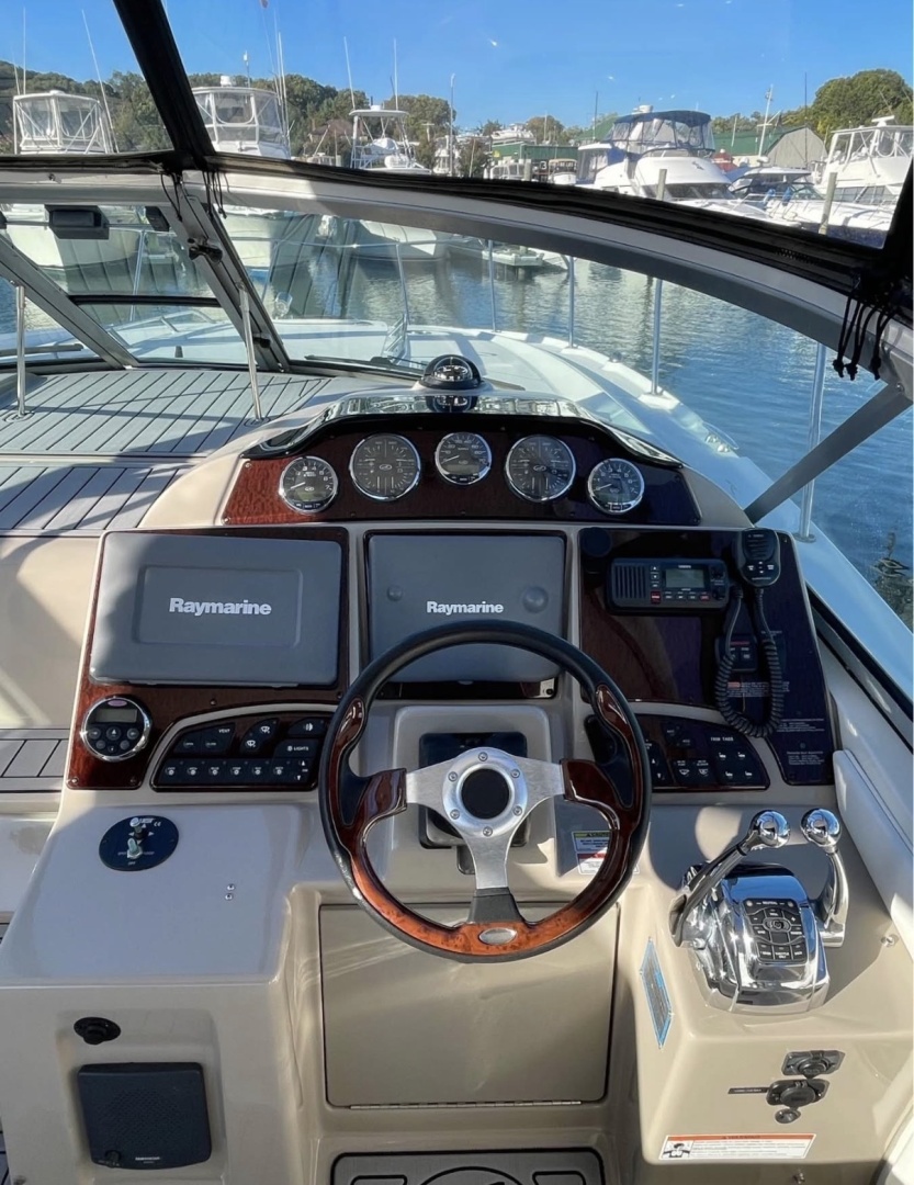 33ft Sea Ray Yacht For Sale