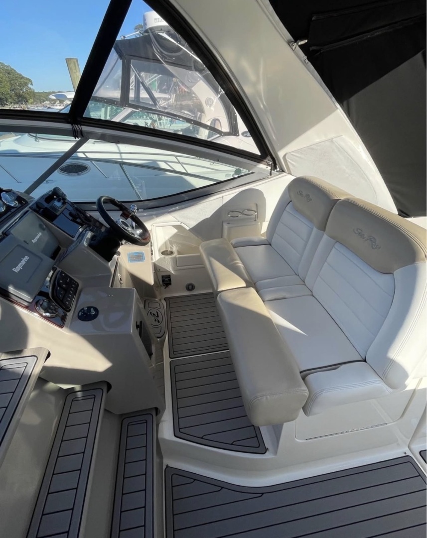 33ft Sea Ray Yacht For Sale