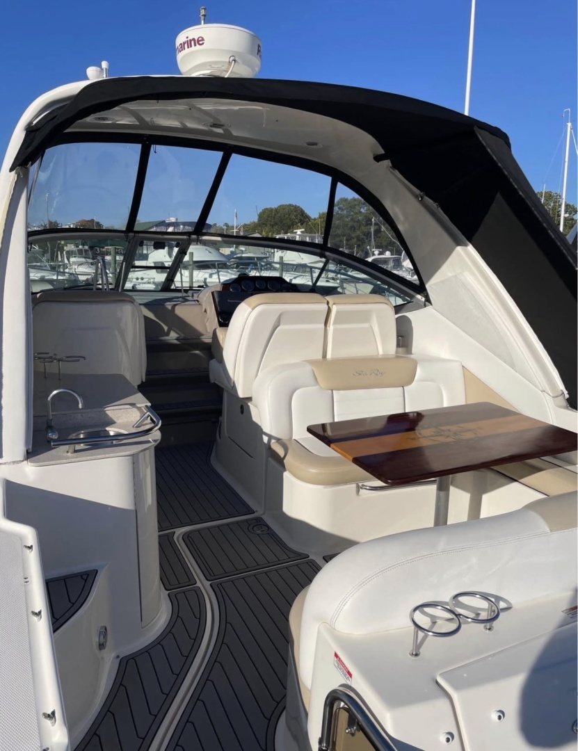 33ft Sea Ray Yacht For Sale