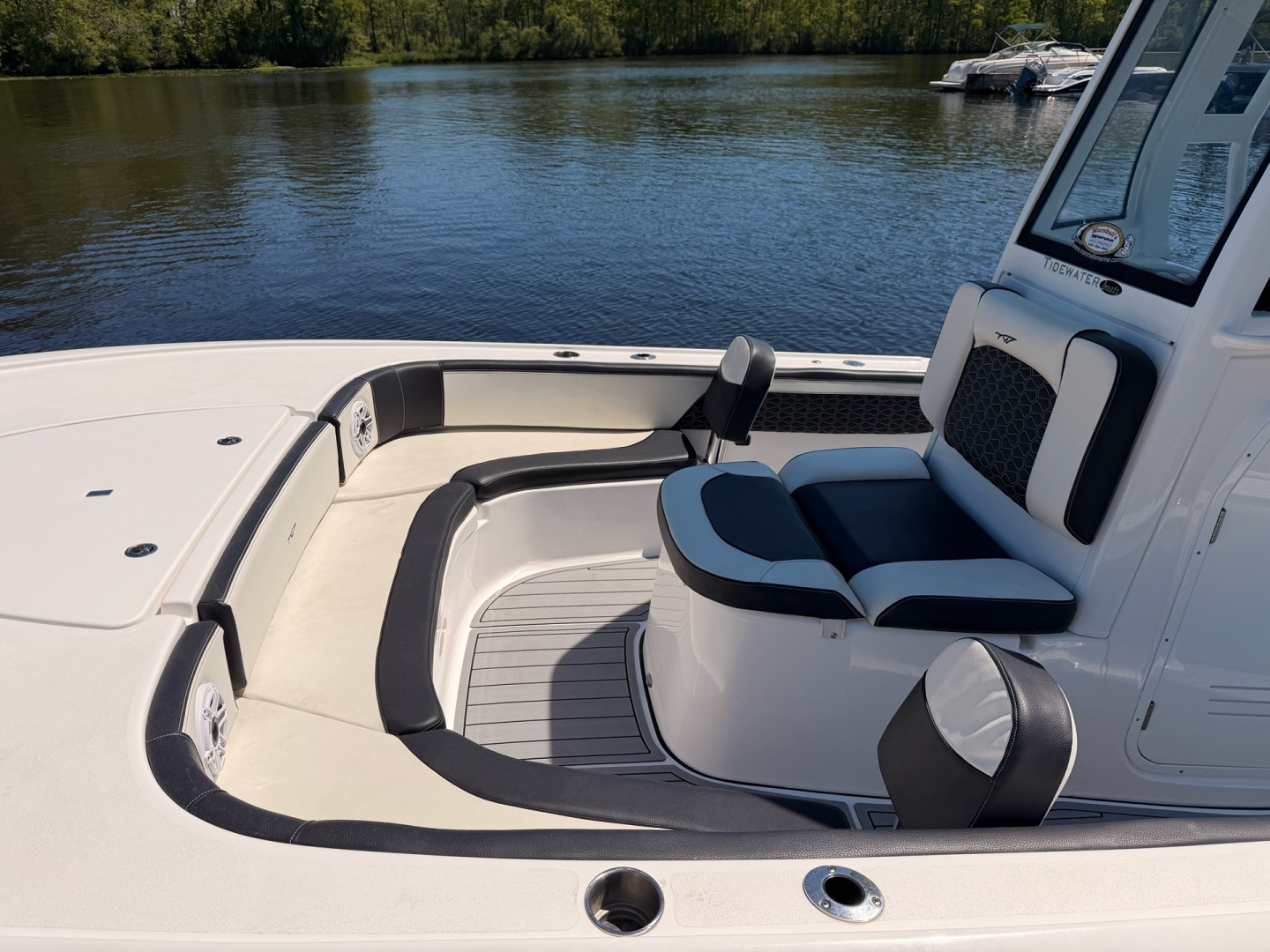 27ft Tidewater Yacht For Sale