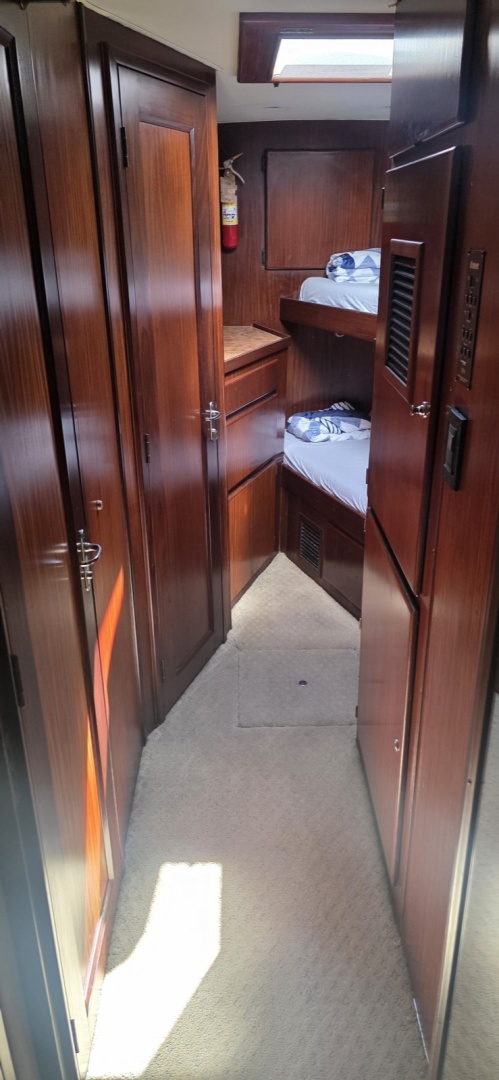 1989 Hatteras 52 Convertible