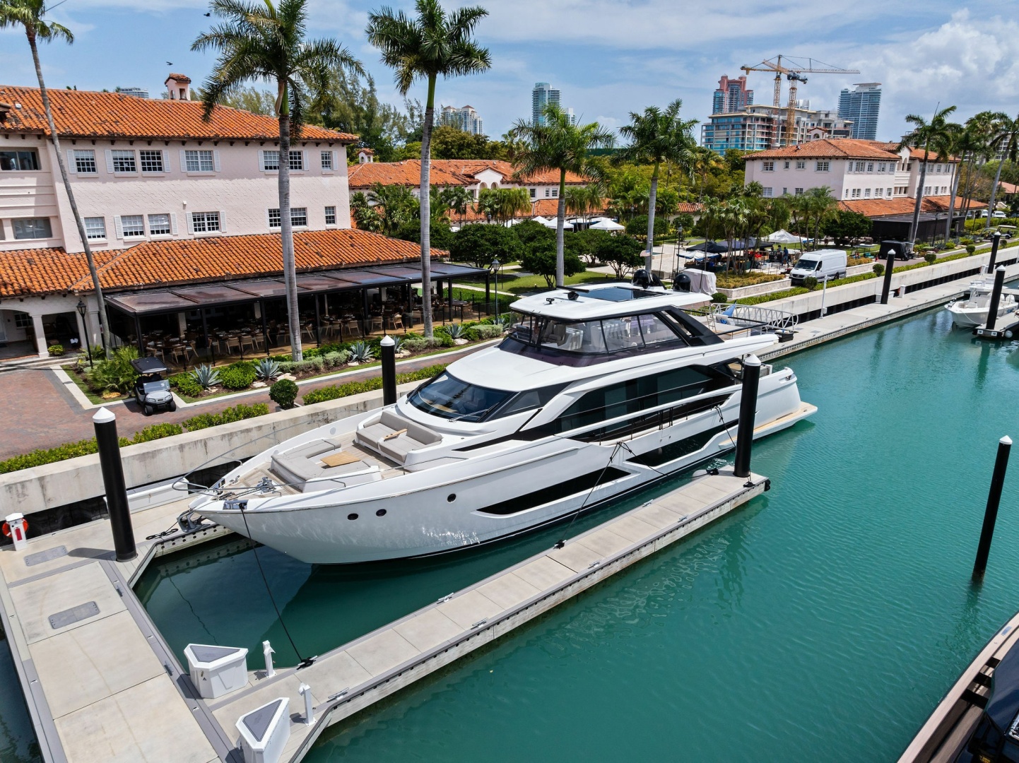 2023 Ferretti Yachts 860