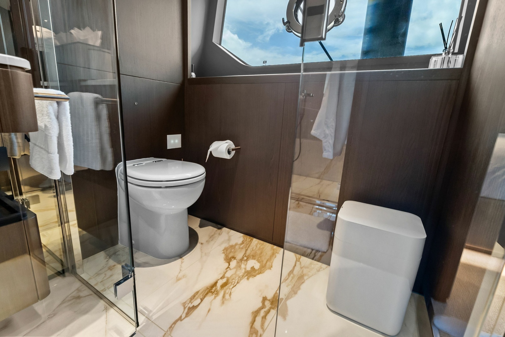 2023 Ferretti Yachts 860