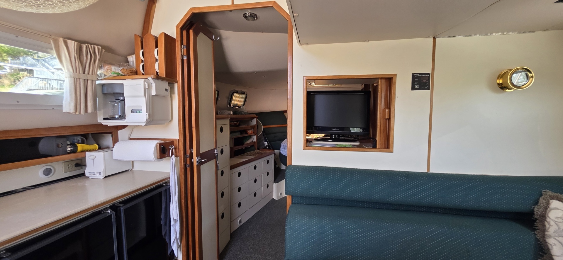 2001 Albin 32 + 2 Command Bridge