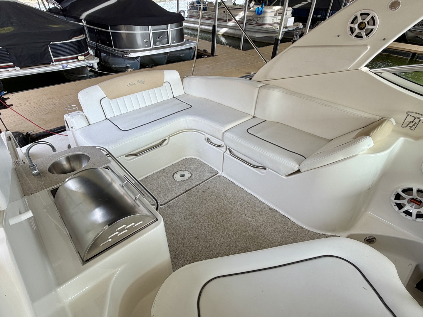 2009 Sea Ray 270 Sundancer