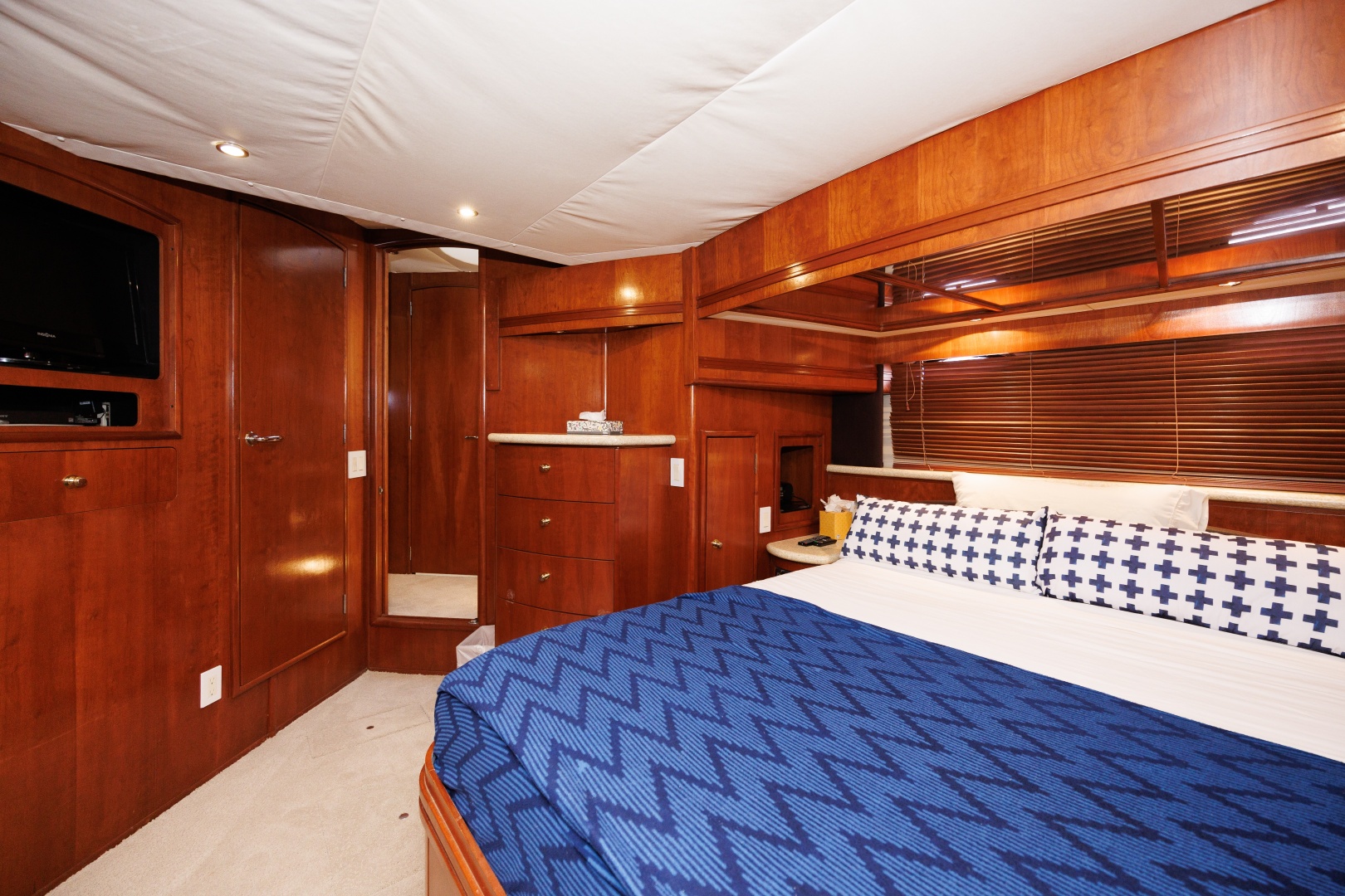 1999 Carver 530 Voyager