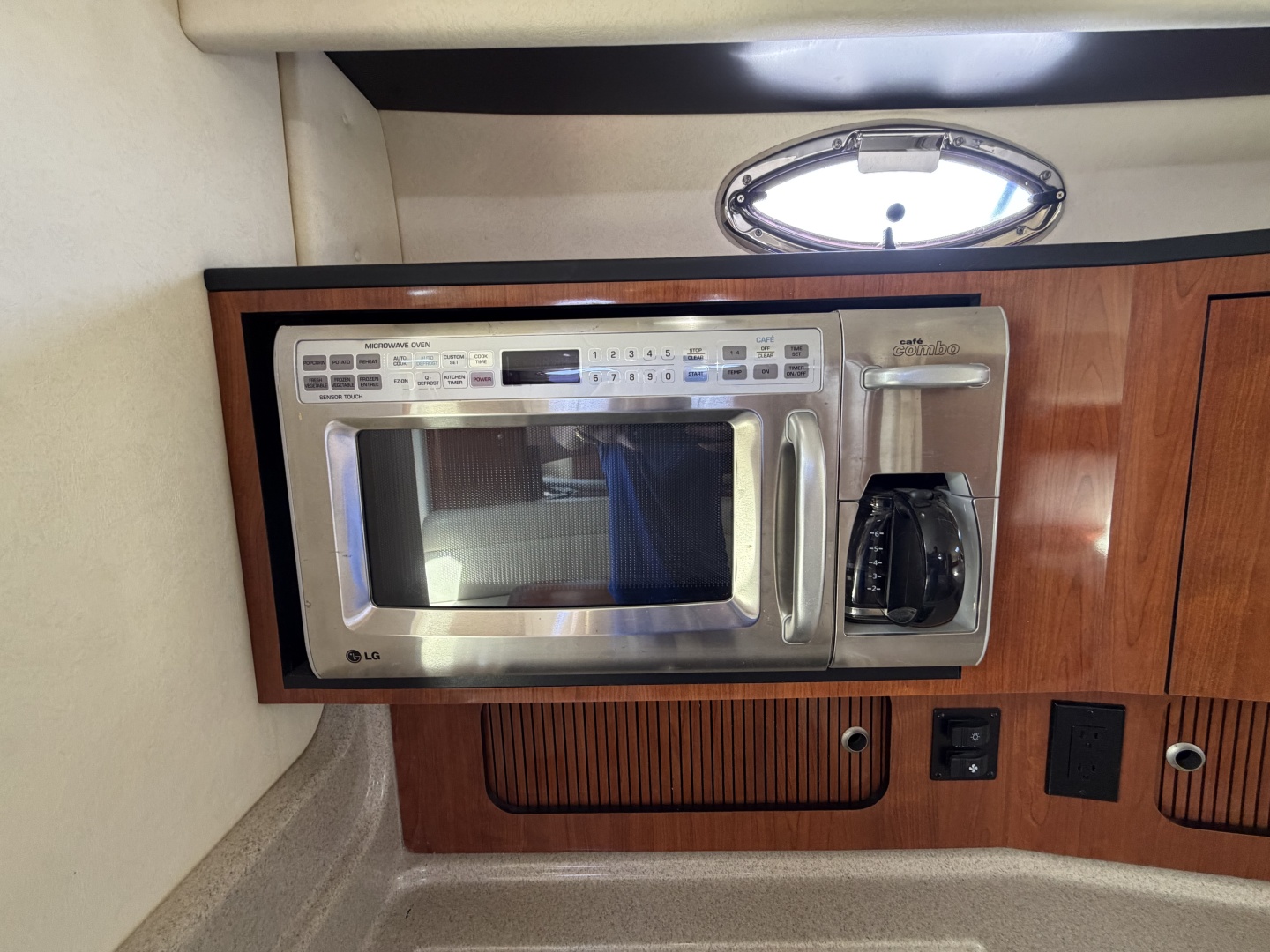 2006 Sea Ray 320 Sundancer