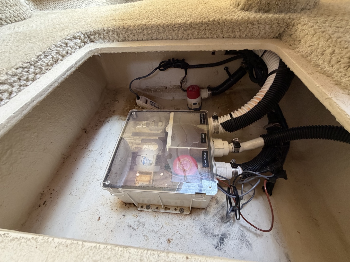 IN A MEETING 32ft Sea Ray Yacht For Sale