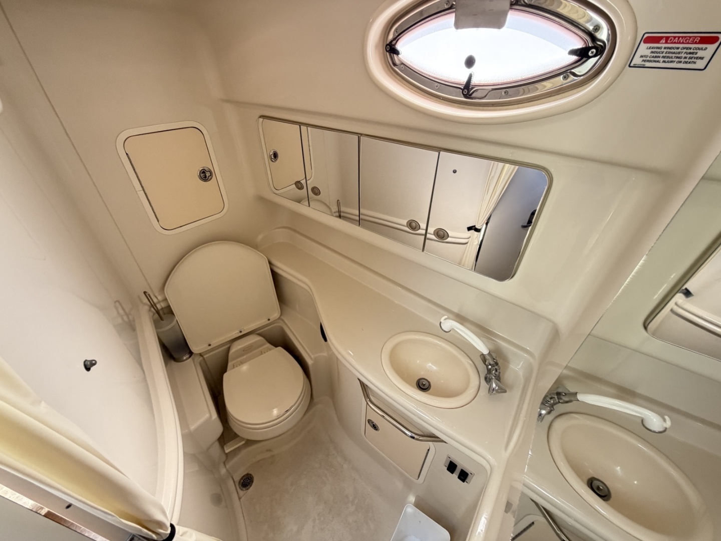 IN A MEETING 32ft Sea Ray Yacht For Sale