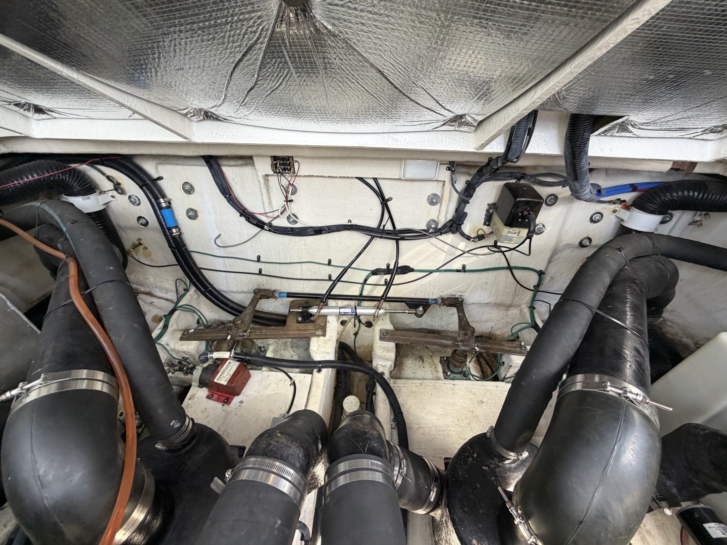 IN A MEETING 32ft Sea Ray Yacht For Sale