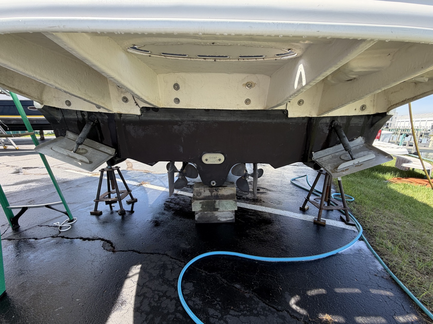 IN A MEETING 32ft Sea Ray Yacht For Sale