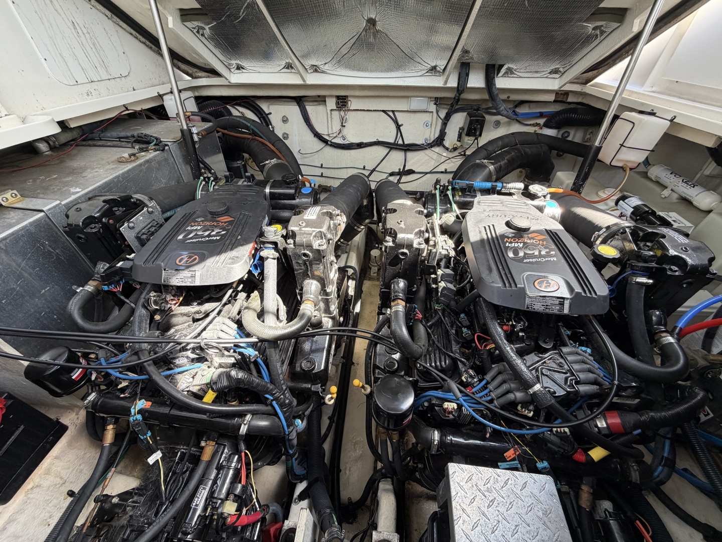 IN A MEETING 32ft Sea Ray Yacht For Sale