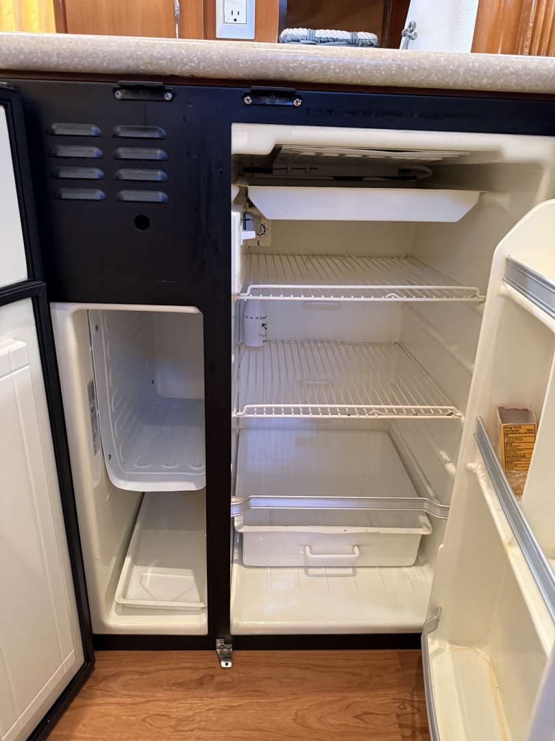 Mist Approach 44ft Carver Yacht For Sale