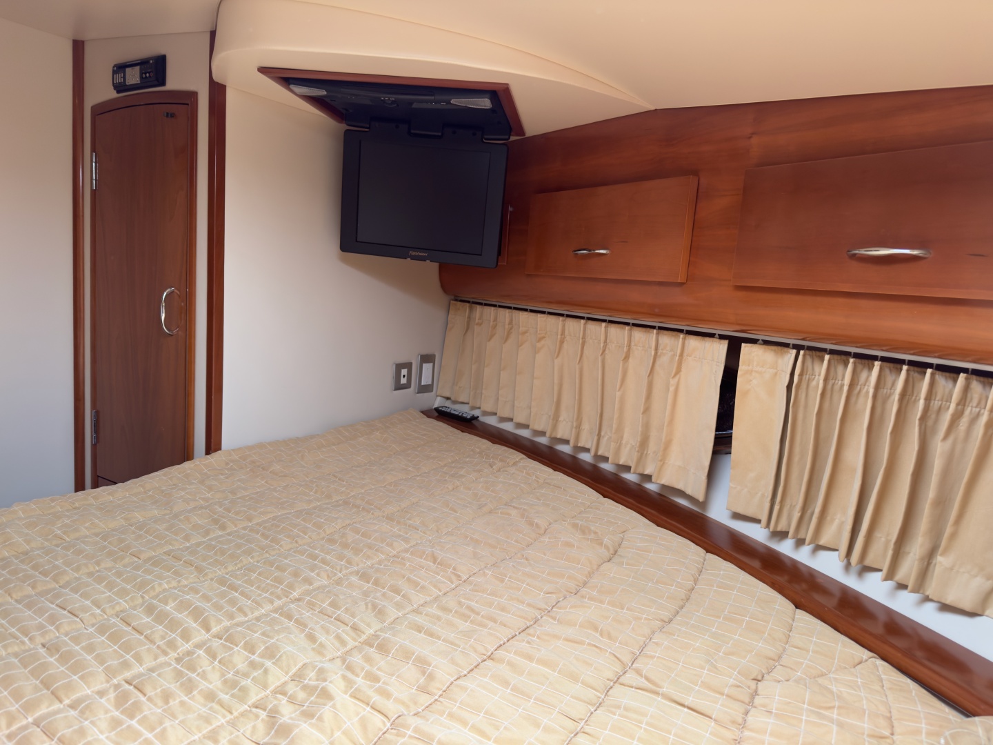 Mist Approach 44ft Carver Yacht For Sale