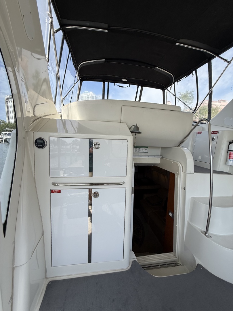Mist Approach 44ft Carver Yacht For Sale