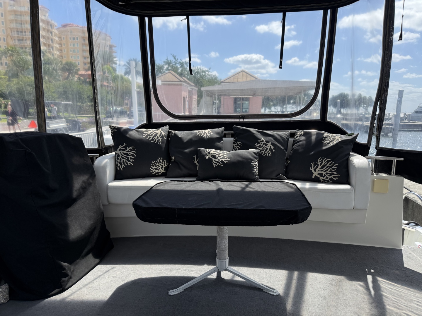 Mist Approach 44ft Carver Yacht For Sale