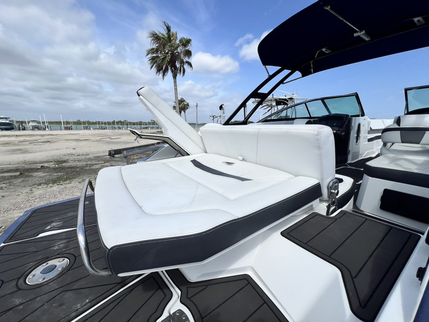 Blue Bayou 26ft Monterey Yacht For Sale