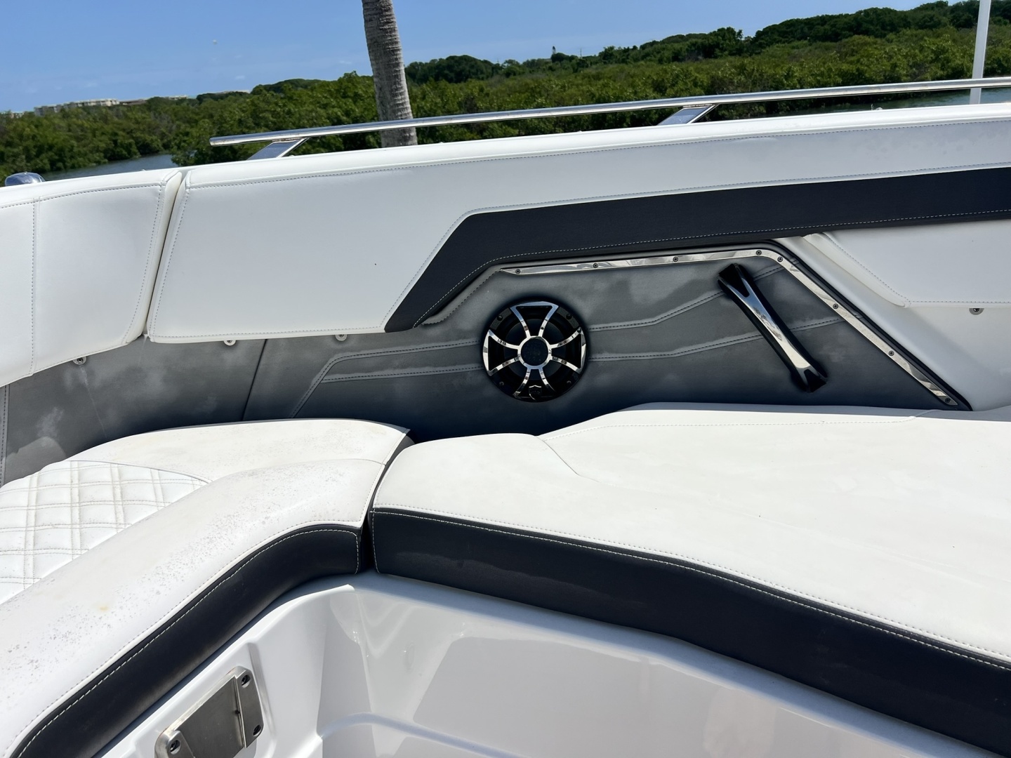 Blue Bayou 26ft Monterey Yacht For Sale